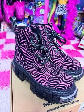 Pink zebra new rock boots size 41